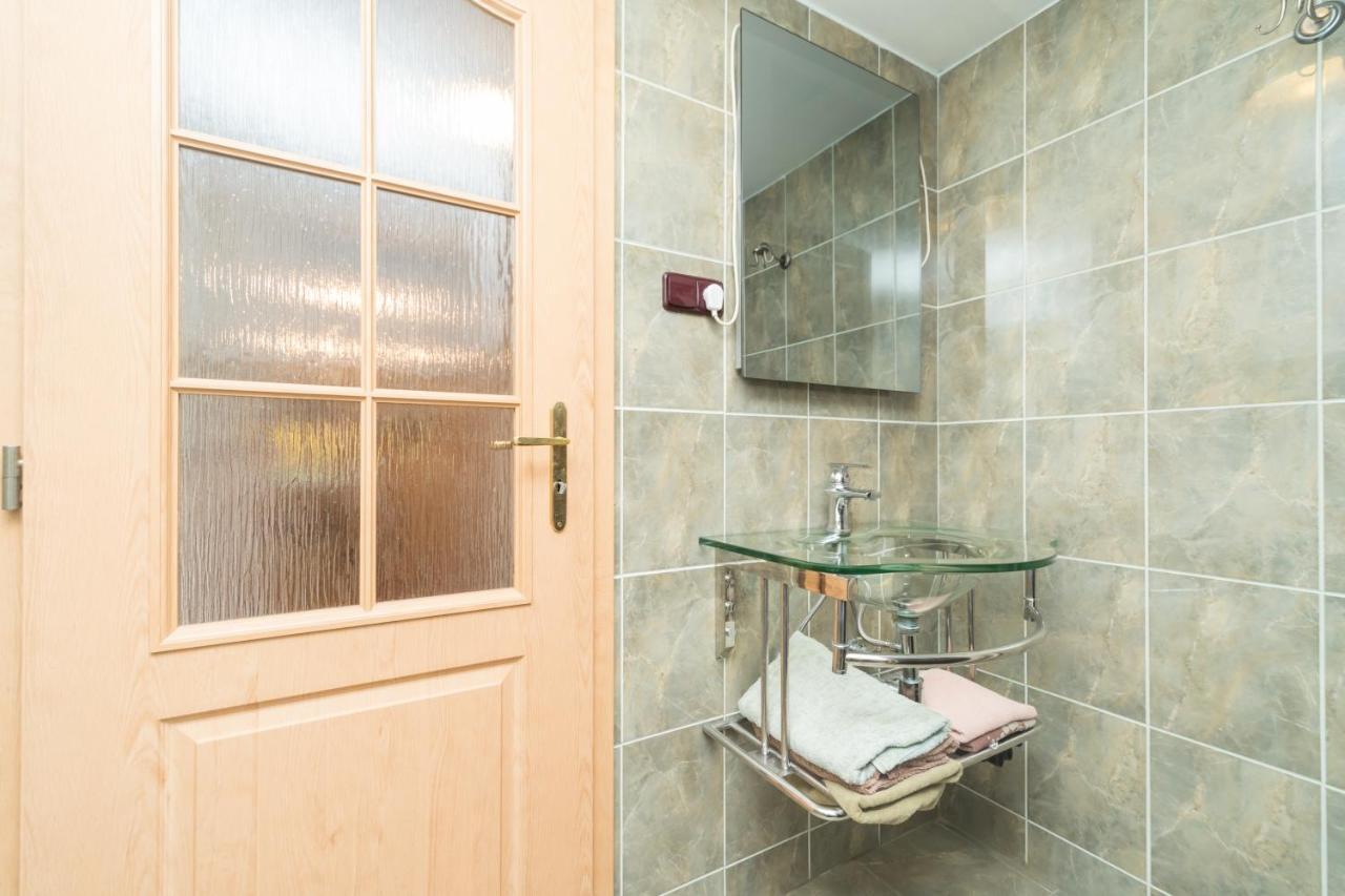 Budyne Apartment Budyne nad Ohri Εξωτερικό φωτογραφία
